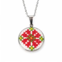 Вишитий кулон – Орнамент 001