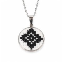 Вишитий кулон – Орнамент 005