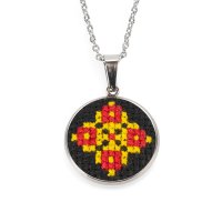 Вишитий кулон – Орнамент 010