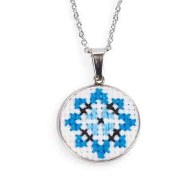 Вишитий кулон – Орнамент 004