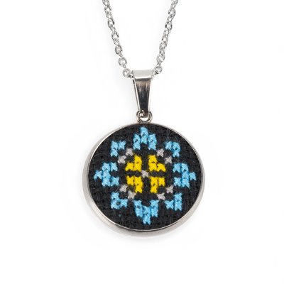 Вишитий кулон – Орнамент 006